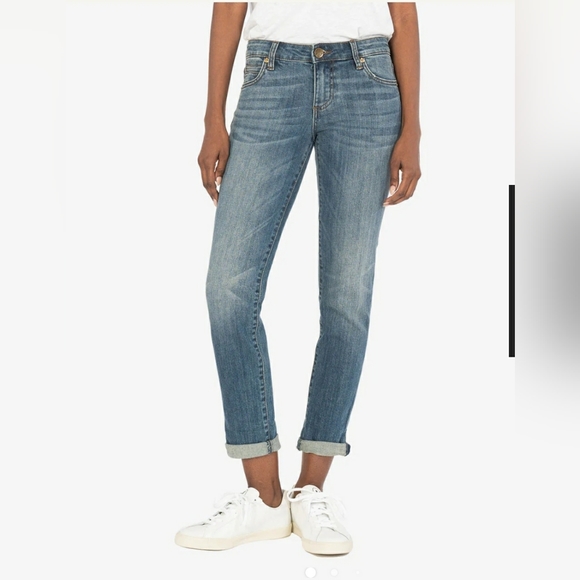 Kut from the Kloth Denim - EUC Kut from the Kloth Catherine Mid Rise Boyfriend (light Wash)